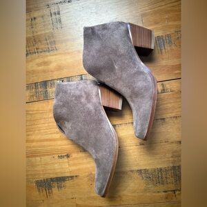 New Vince Hamilton Elegant Brown Suede Ankle Boots